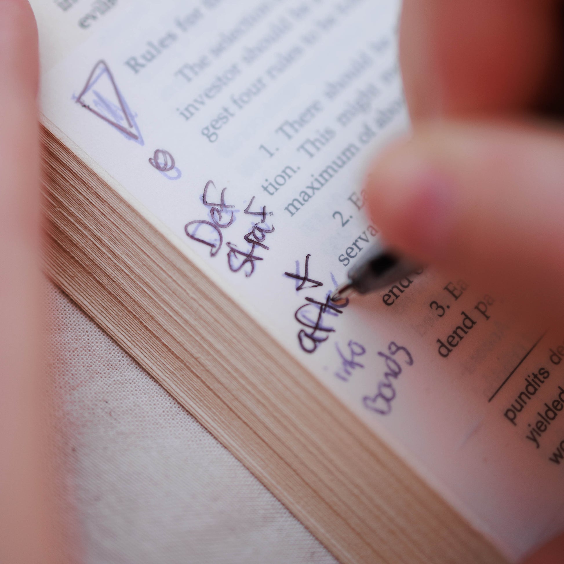 Transparent sticky notes for books – clear reusable sticky notes for annotating without covering text - detail shown